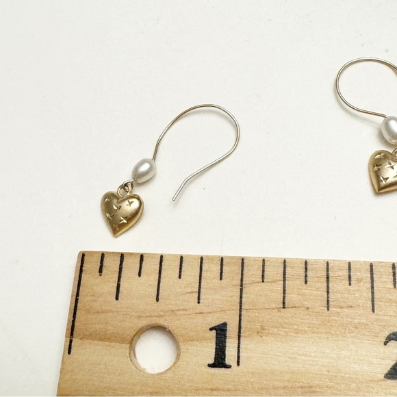Dainty Heart Pearl Earrings 14k Yellow Gold Vintage - Picture 7 of 8